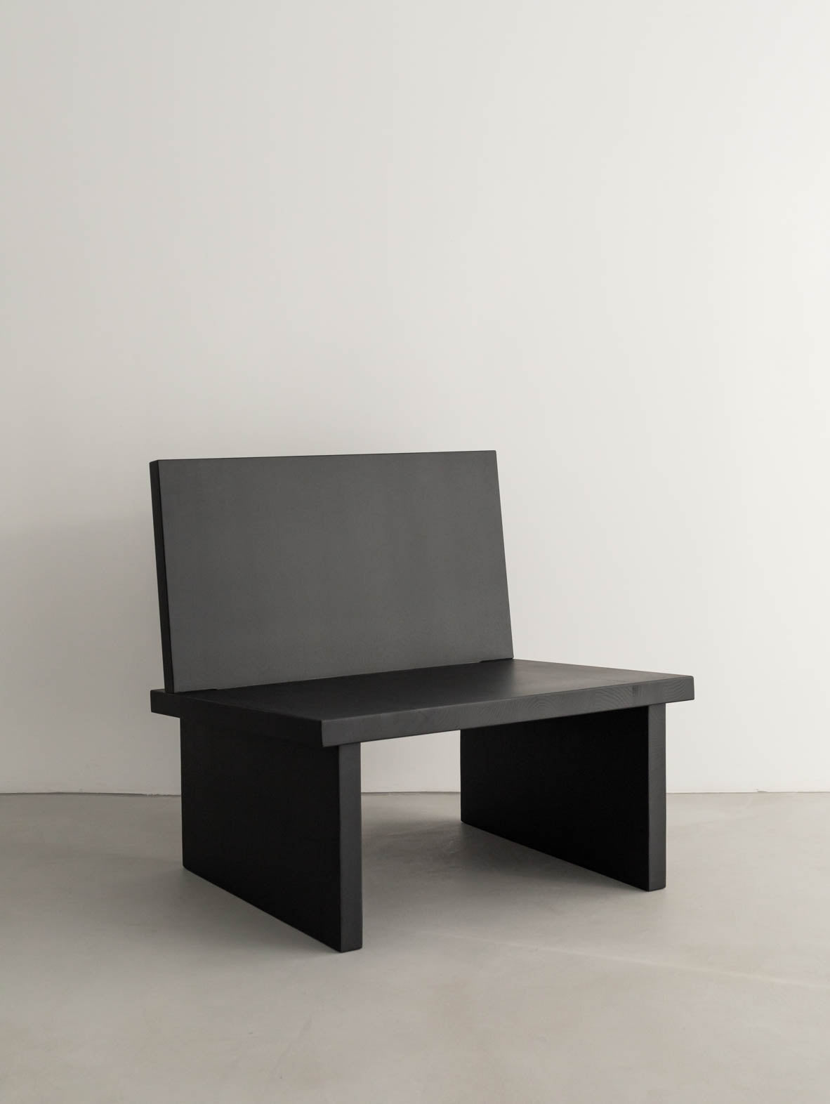 Drewniany fotel ZEBU