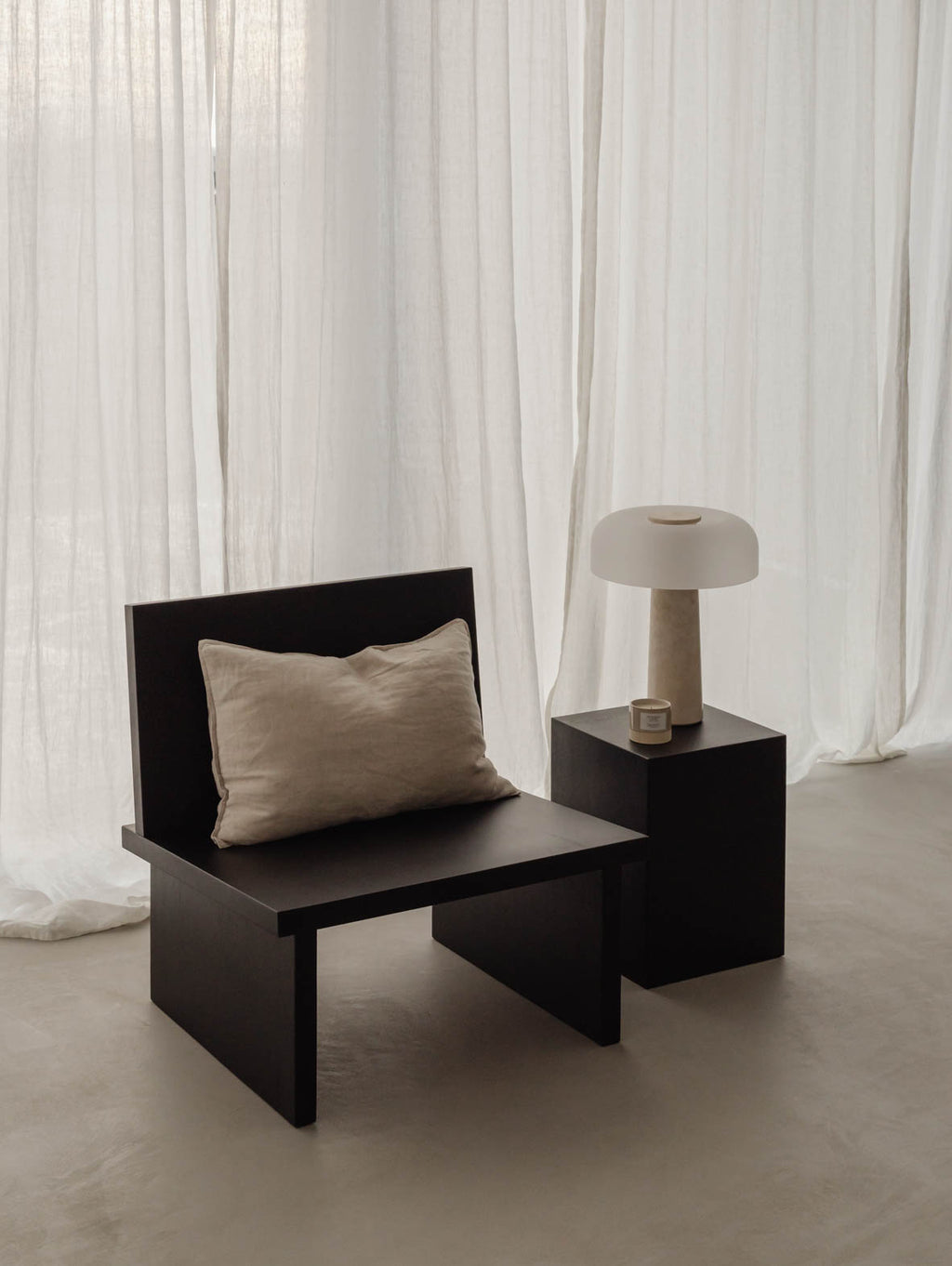 Drewniany fotel ZEBU