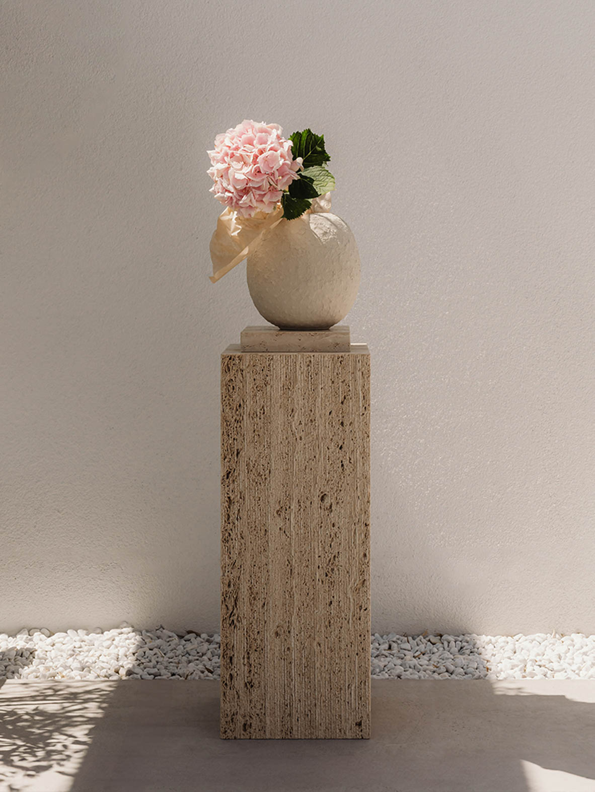 Kamienny postument TURI