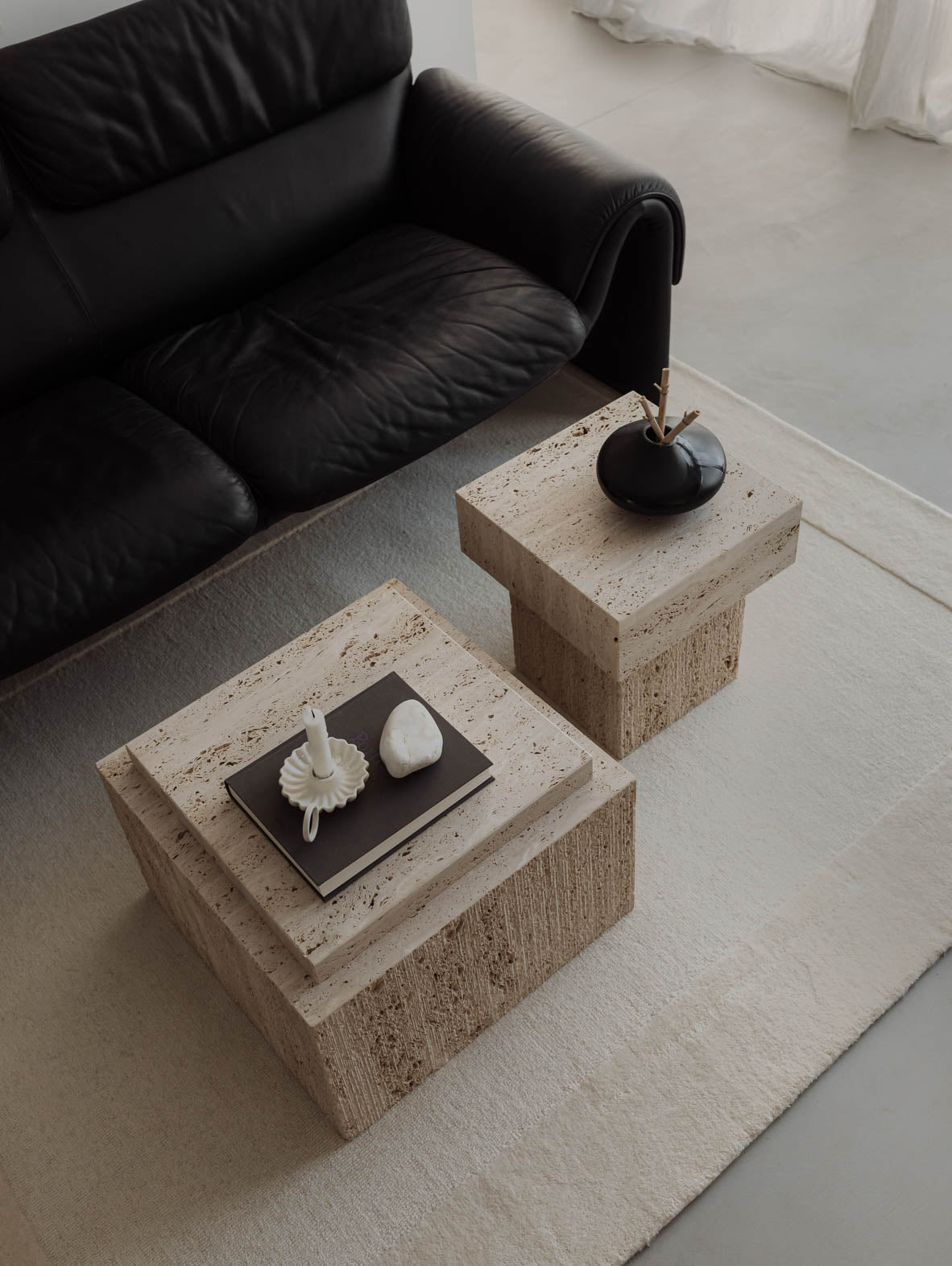 Trawertynowy stolik kawowy BARI