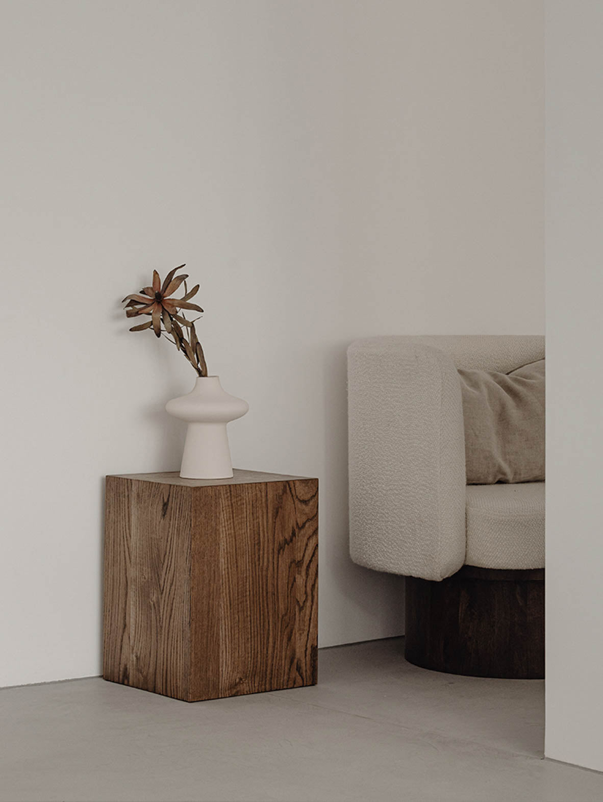 Drewniany postument COI Wood